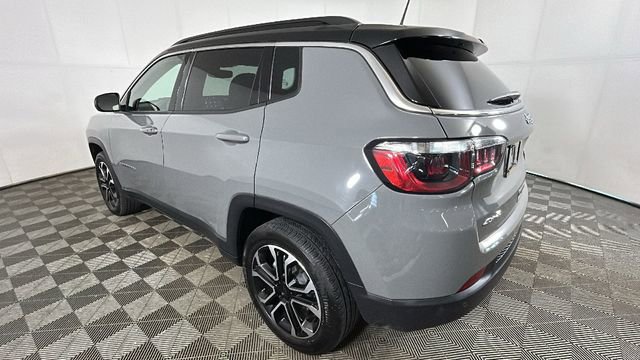 Used 2023 Jeep Compass Limited w/ Sun and Sound Group AWD/4WD image 5