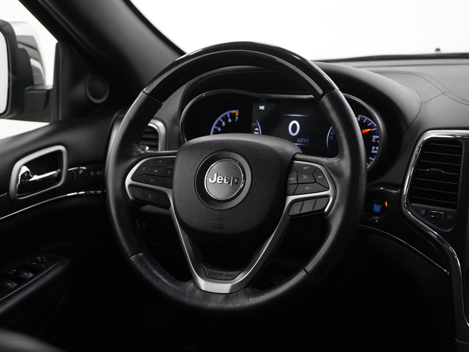 Used 2018 Jeep Grand Cherokee Overland image 14