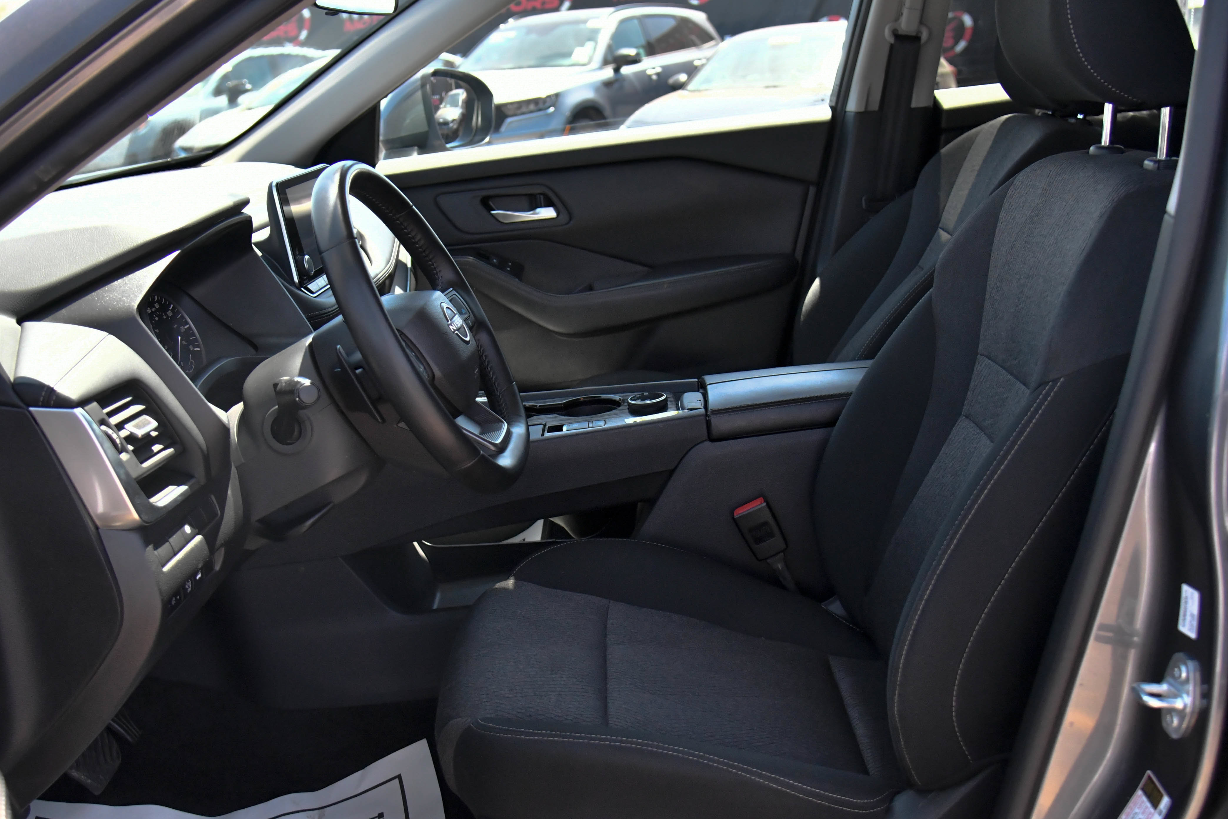 Used 2025 Nissan Rogue SV AWD/4WD image 17