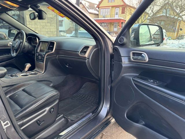 Used 2017 Jeep Grand Cherokee Limited image 32