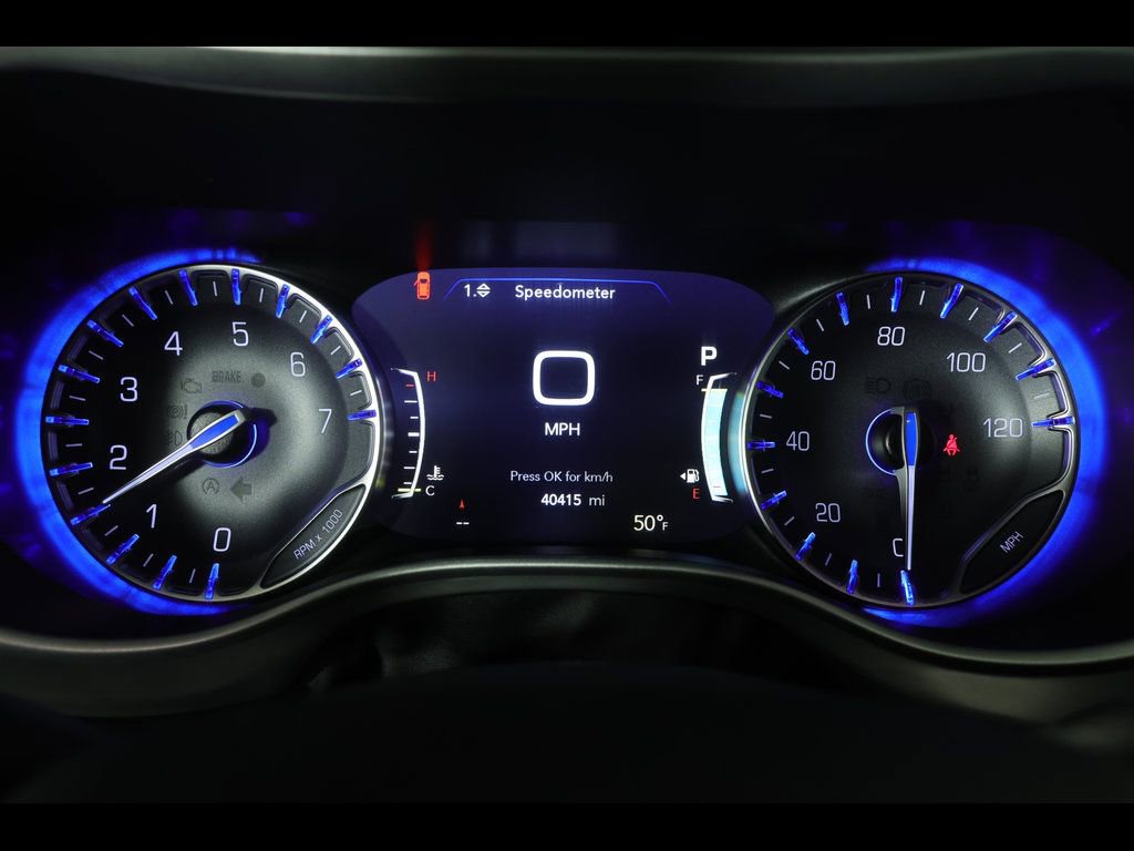 Used 2025 Chrysler Pacifica Select FWD image 24