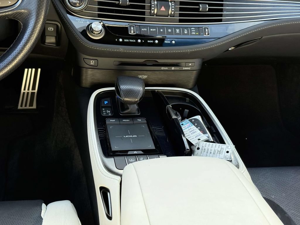 Used 2022 Lexus LS 500 F Sport w/ Accessory Package (Z1) AWD/4WD image 19