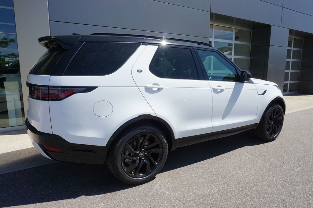 New 2025 Land Rover Discovery Dynamic SE image 4