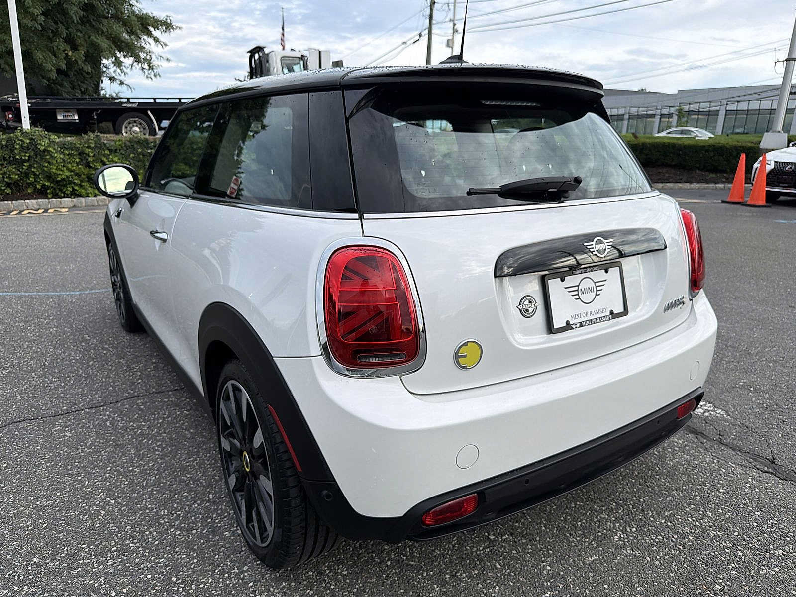 Used 2024 MINI Cooper SE FWD image 12