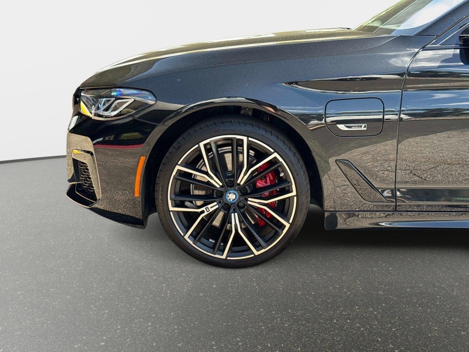 Used 2023 BMW 530e w/ M Sport Package RWD image 13