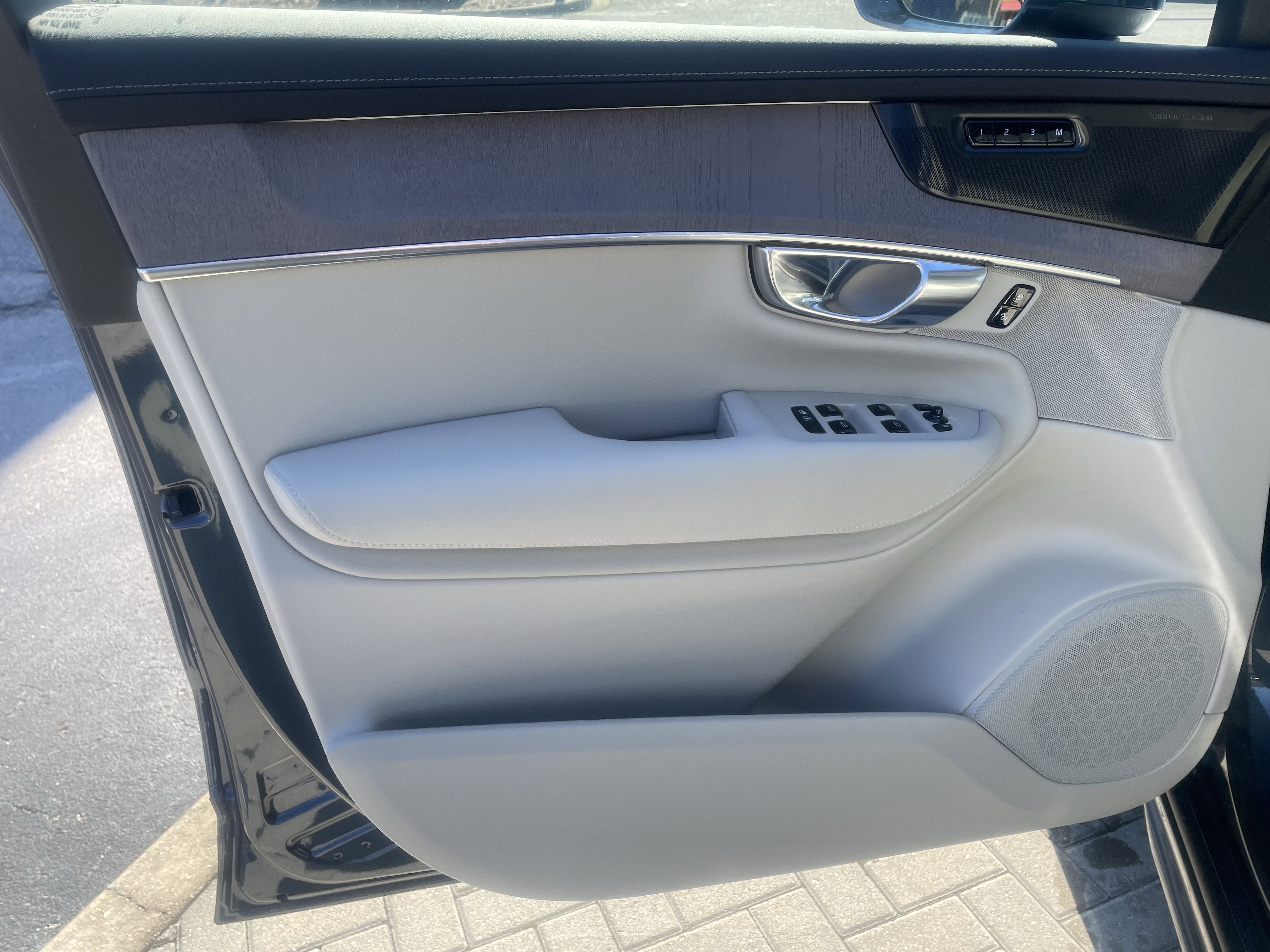 New 2026 Volvo XC90 B6 Ultra w/ Protection Package image 14