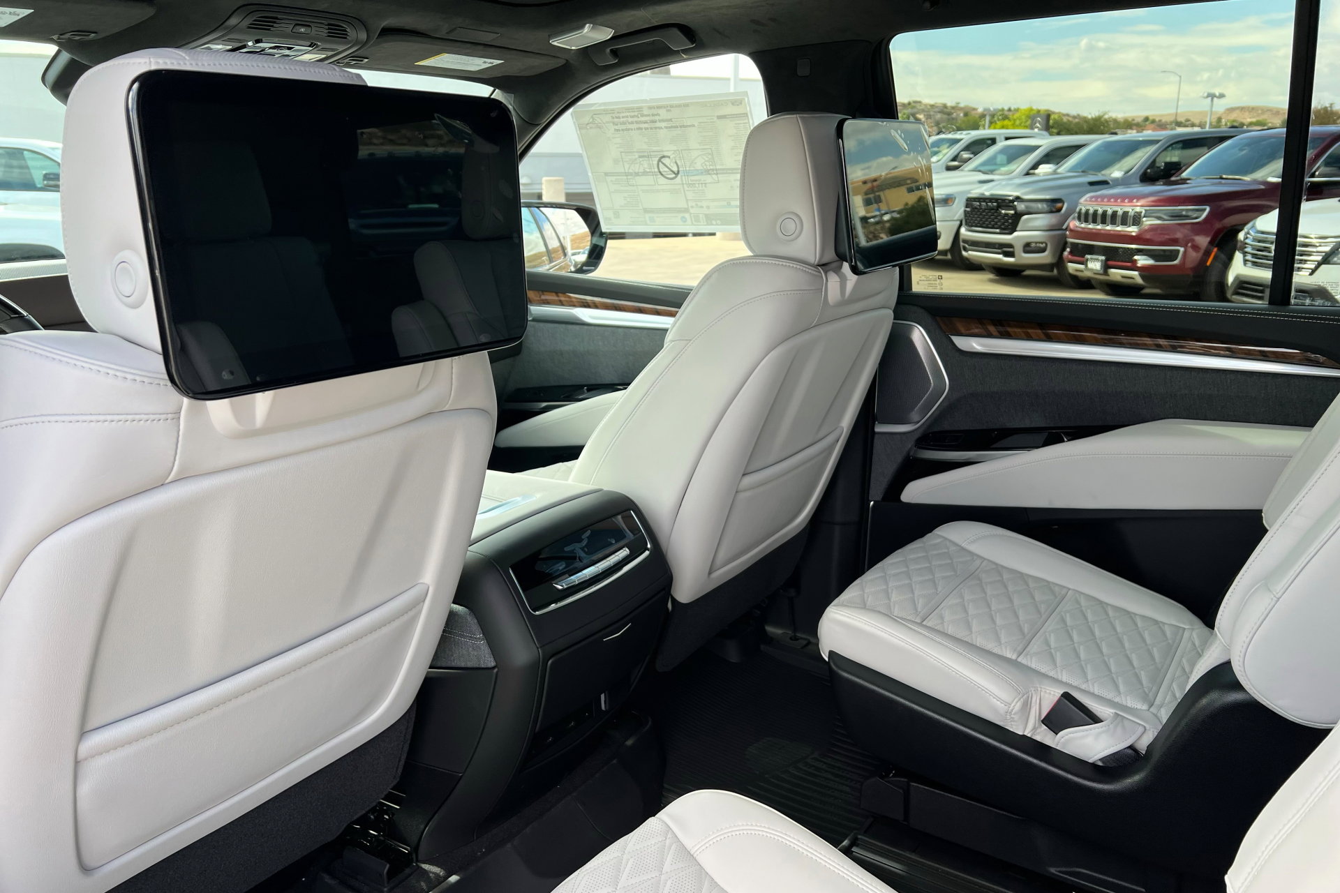 New 2026 Cadillac Escalade Platinum Sport w/ LPO, ONYX Package image 20