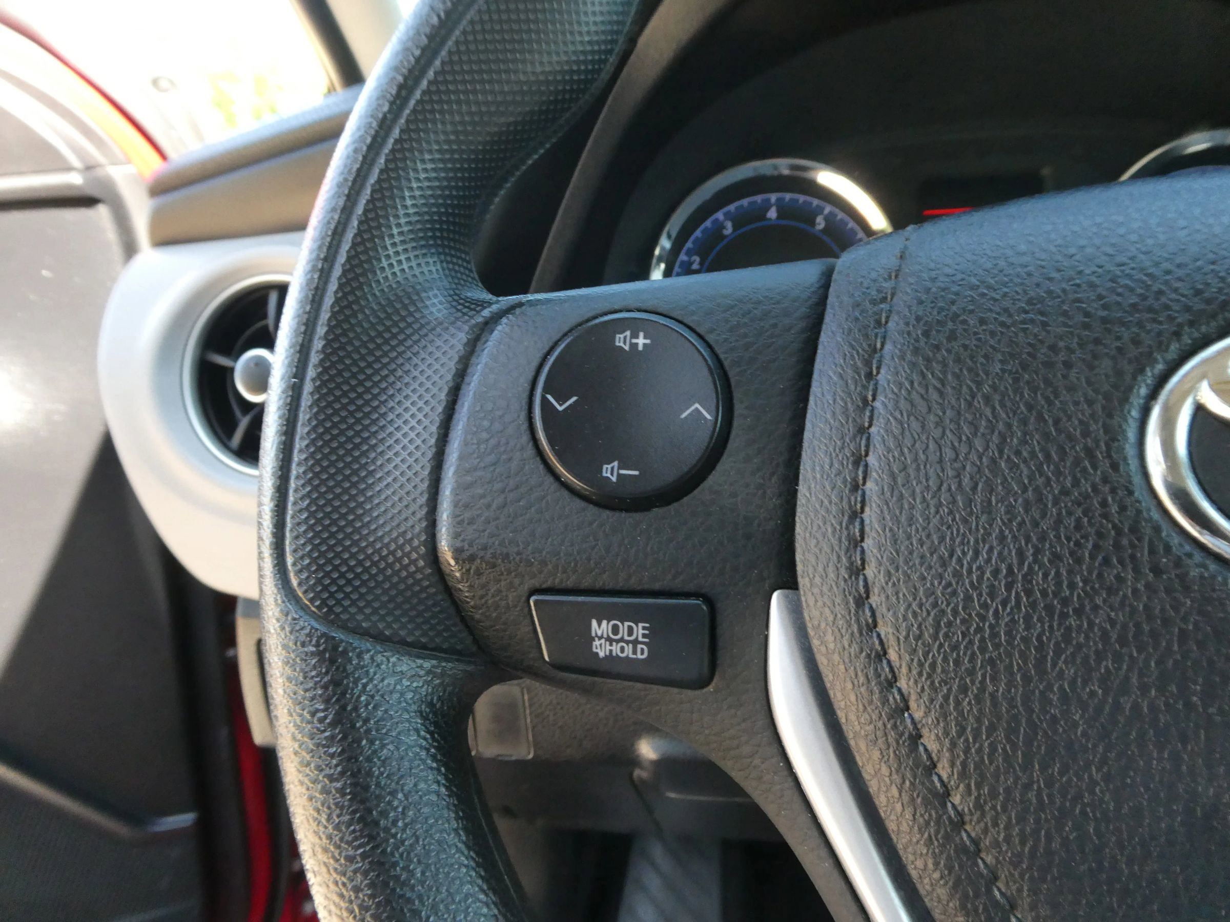 Used 2017 Toyota Corolla LE FWD image 16