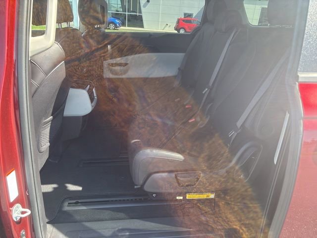 Certified 2024 Kia Carnival EX image 12