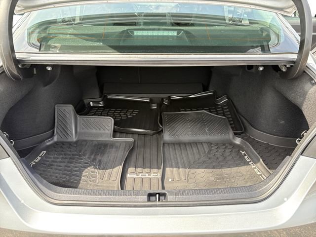 Used 2020 Toyota Camry SE w/ Convenience Package FWD image 12