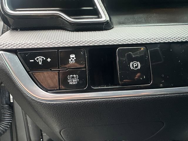 Used 2025 Kia Sportage LX image 28