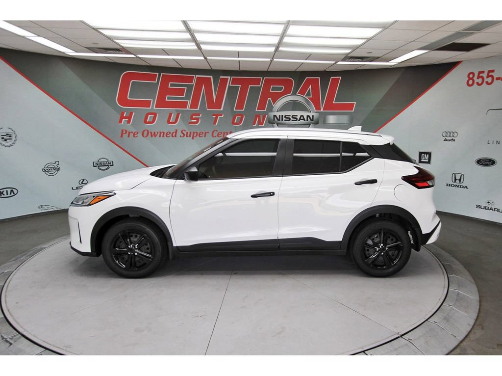 Certified 2025 Nissan Kicks Play S FWD image 3