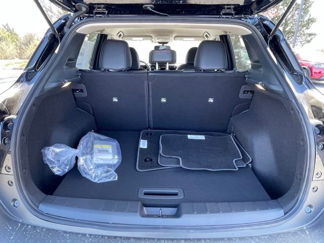 New 2025 Nissan Kicks SR image 16