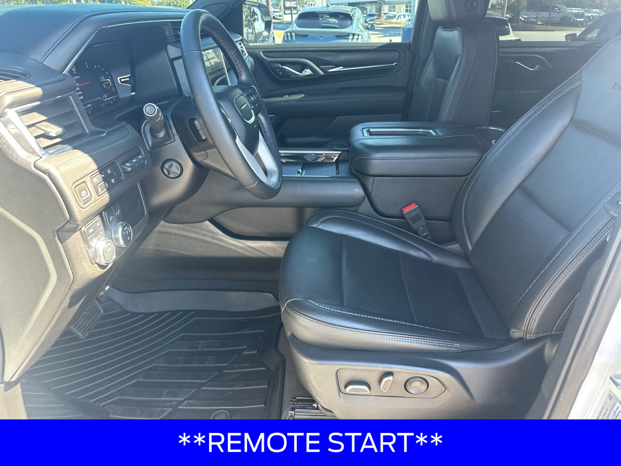 Used 2023 GMC Yukon XL Denali AWD/4WD image 9