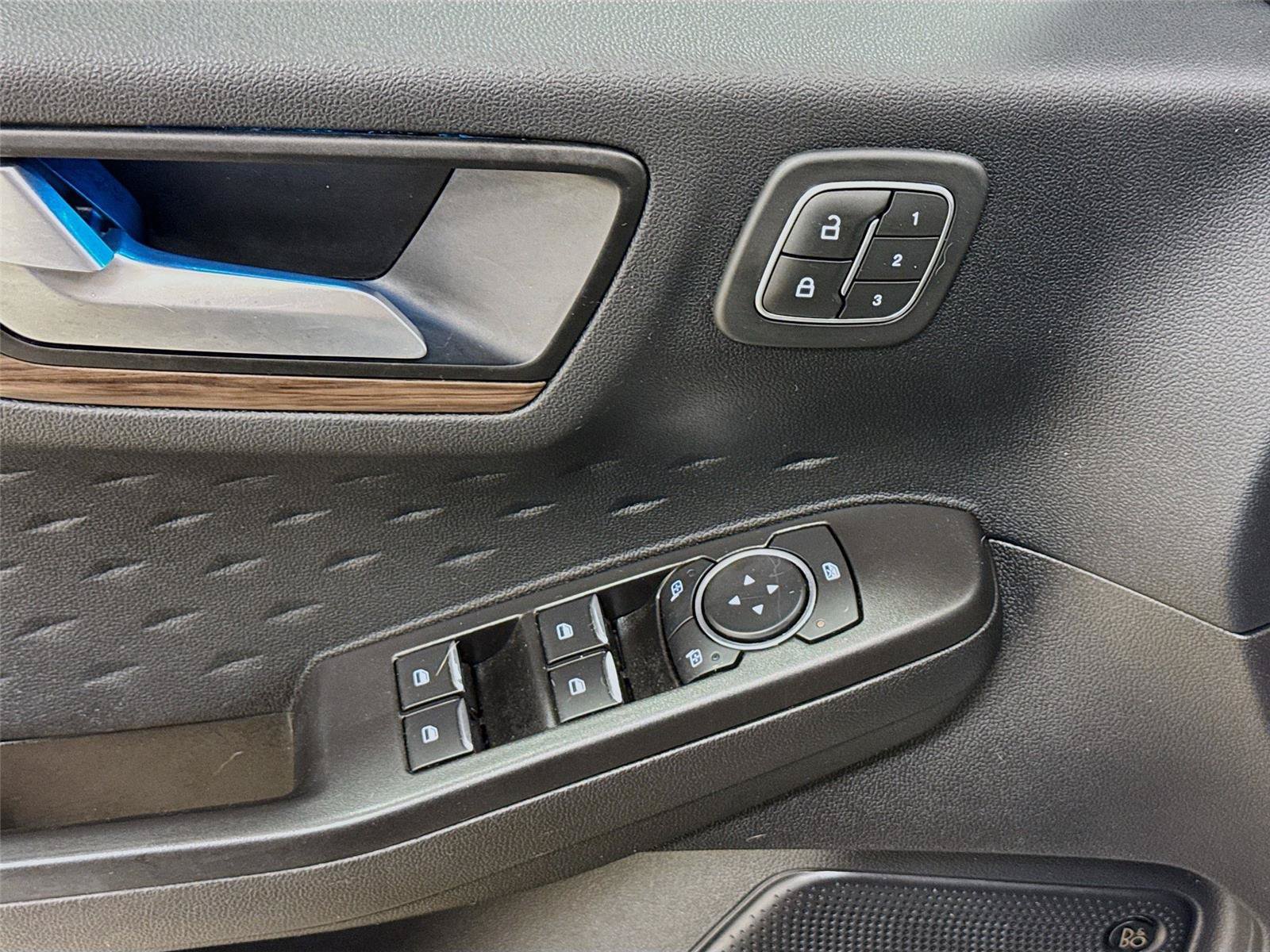 Used 2020 Ford Escape Titanium AWD/4WD image 18