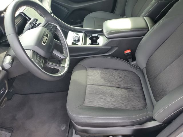 Used 2023 Jeep Grand Cherokee Laredo image 18