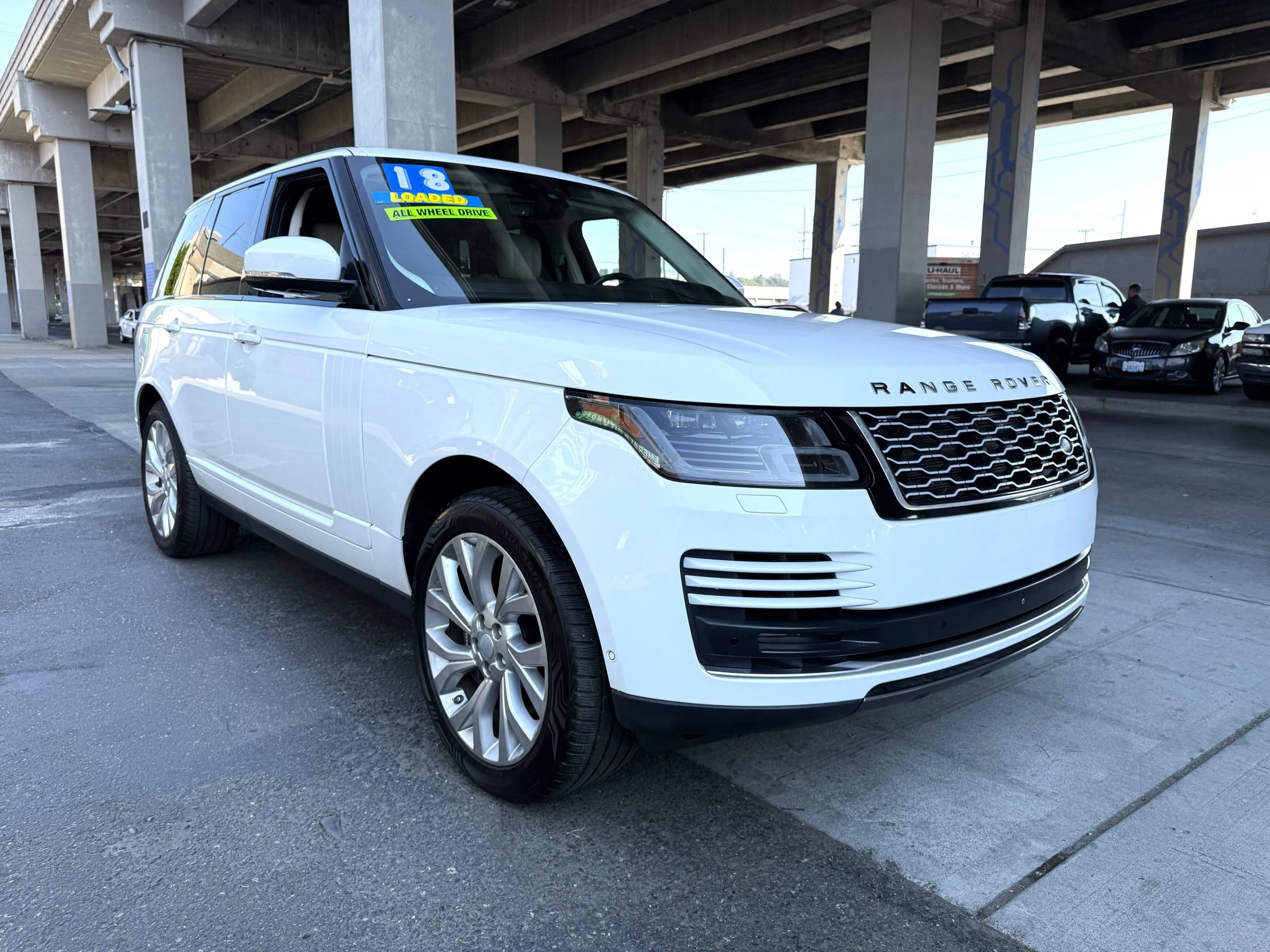 Used 2018 Land Rover Range Rover Supercharged AWD/4WD image 3
