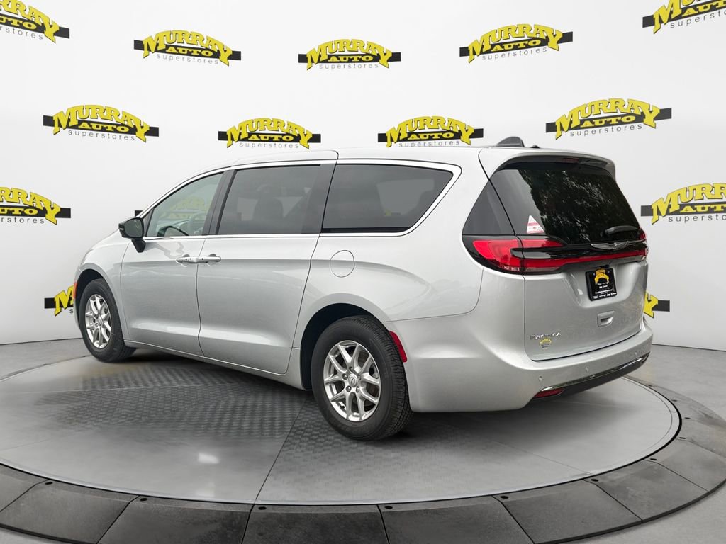 New 2026 Chrysler Pacifica Select FWD image 3