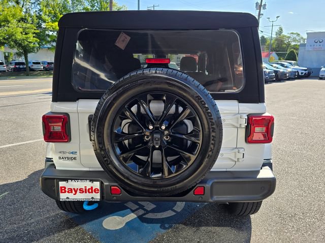 Used 2024 Jeep Wrangler Unlimited Sahara w/ Technology Group AWD/4WD image 33