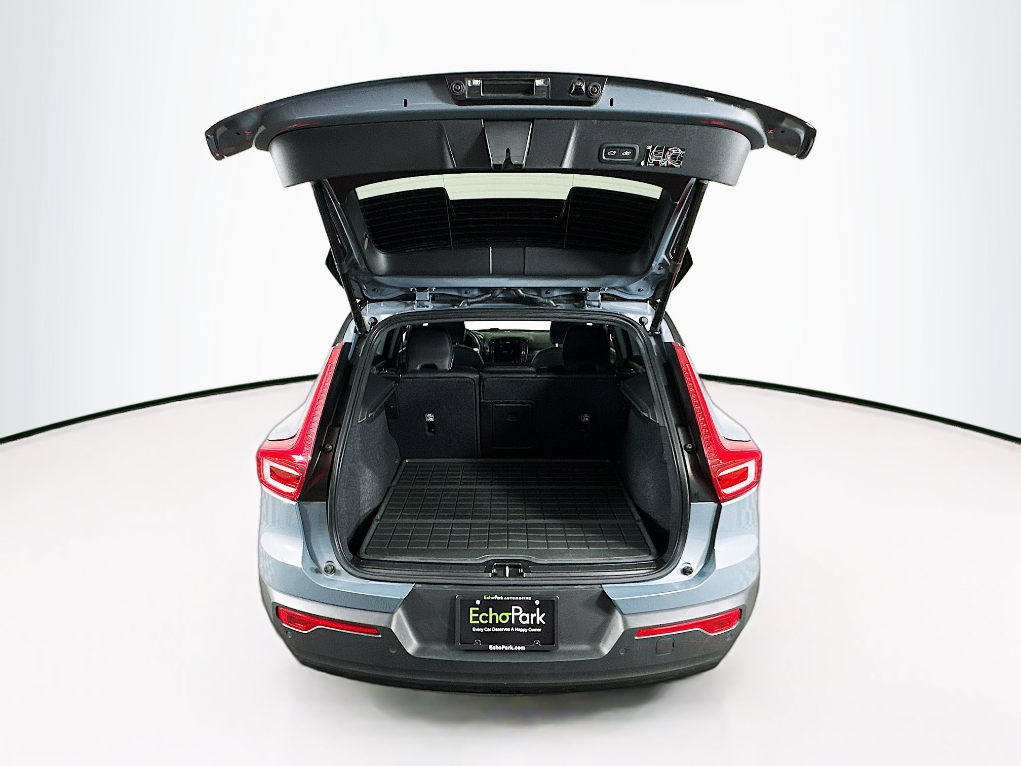 Used 2021 Volvo XC40 P8 Recharge w/ Advanced Package image 29