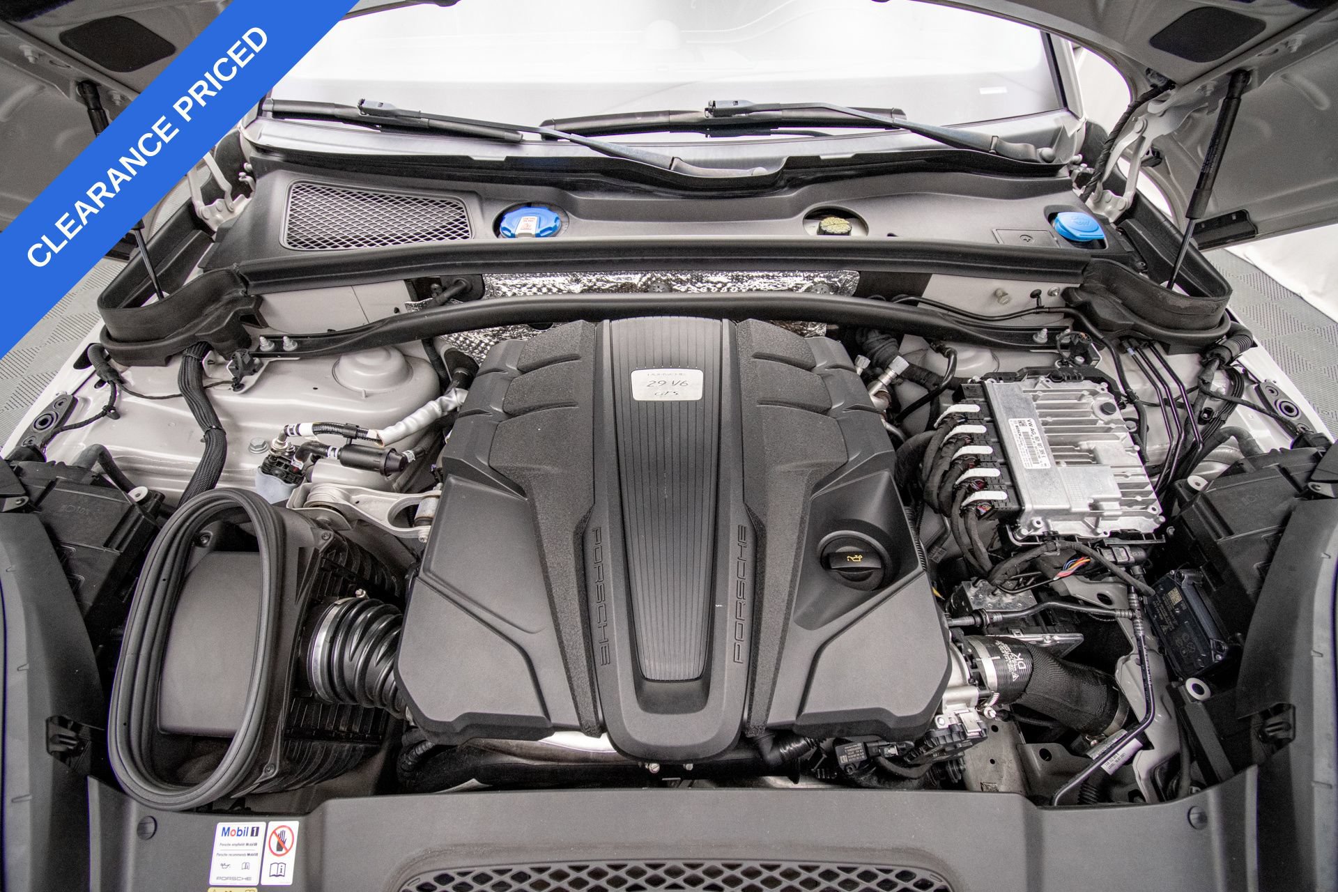 Used 2023 Porsche Macan GTS w/ Premium Package Plus AWD/4WD image 28
