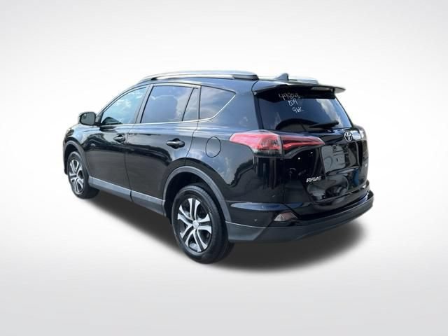 Used 2017 Toyota RAV4 LE FWD image 5