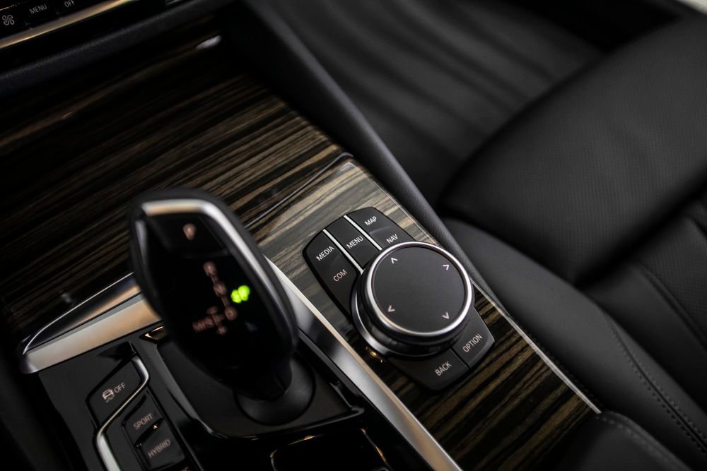 Used 2023 BMW 530e w/ Executive Package image 41