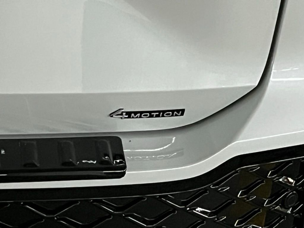 New 2025 Volkswagen Tiguan SE R-Line image 37