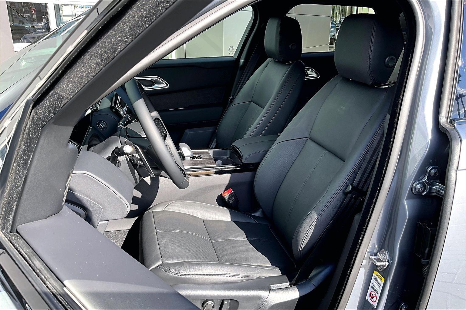 New 2026 Land Rover Range Rover Velar Dynamic SE image 9