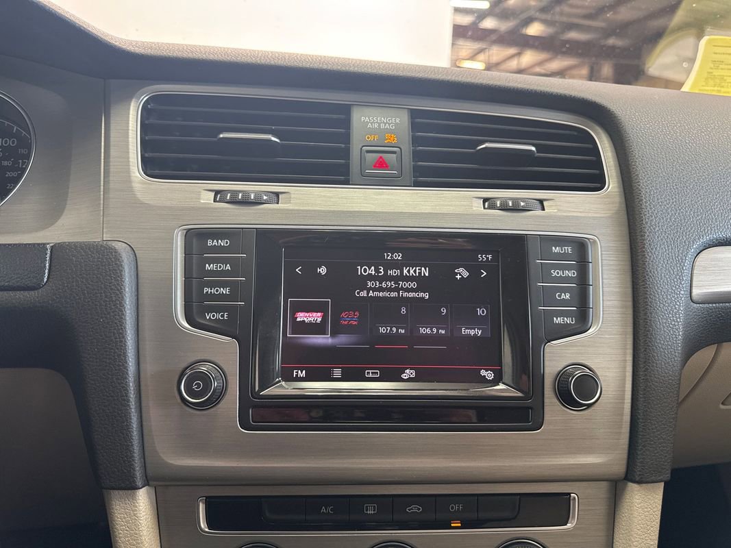 Used 2015 Volkswagen Golf S image 15