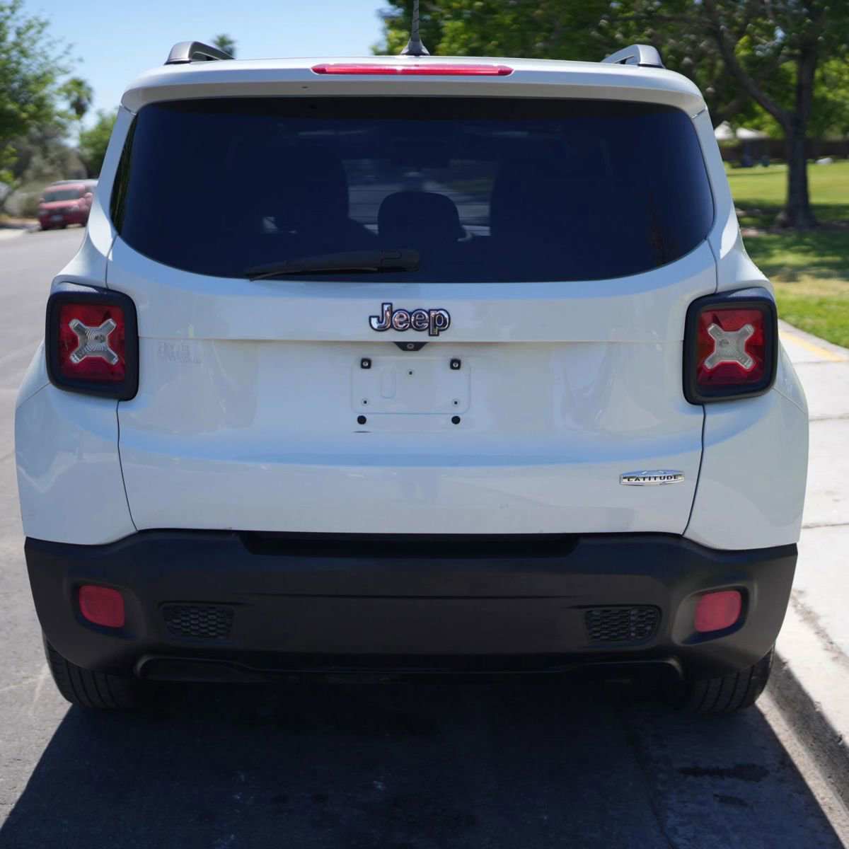 Used 2015 Jeep Renegade Latitude w/ Popular Equipment Group image 10