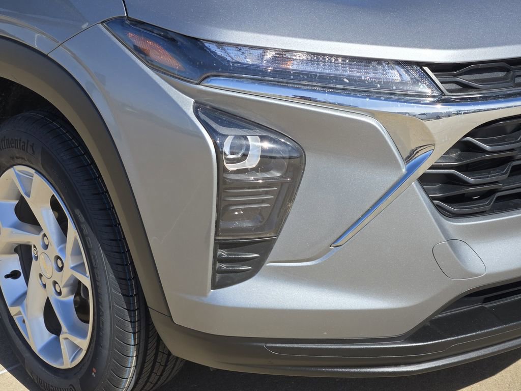 Used 2025 Chevrolet Trax LS w/ LS Convenience Package image 30