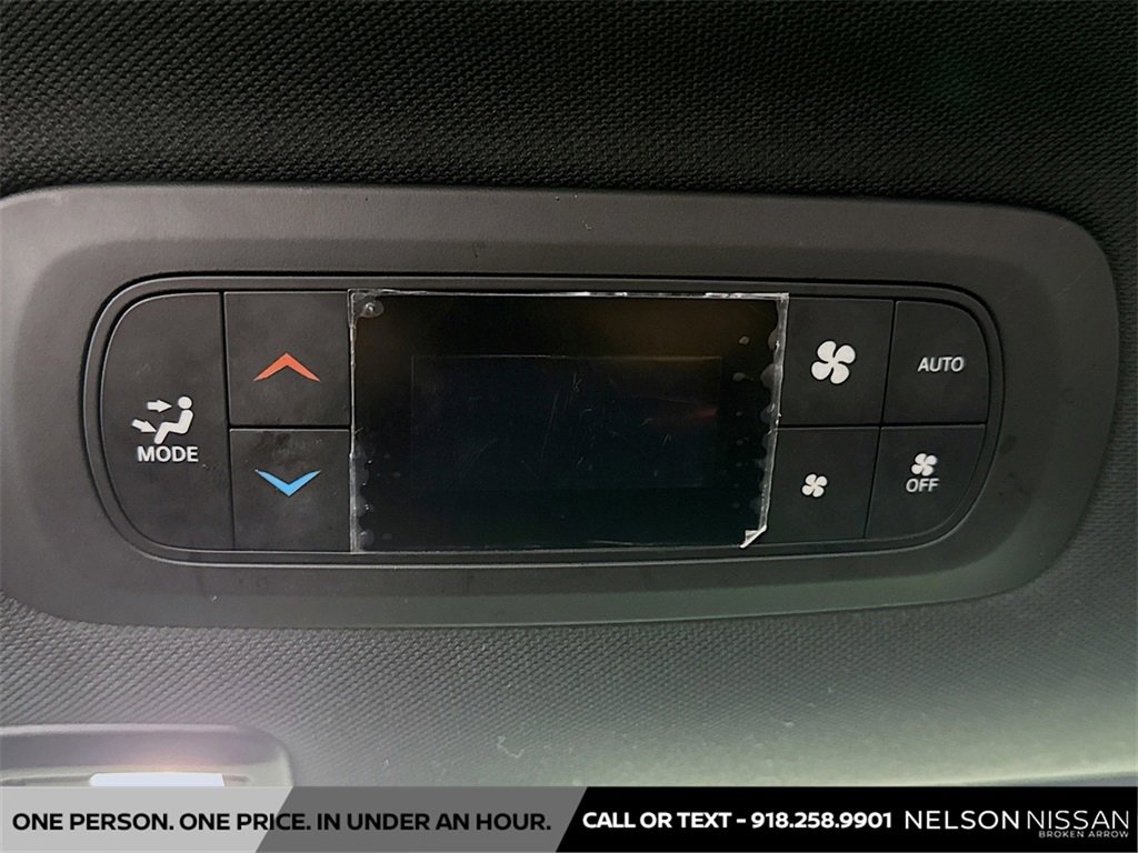 Used 2022 Chrysler Pacifica Limited w/ Uconnect Theater Family Group image 28