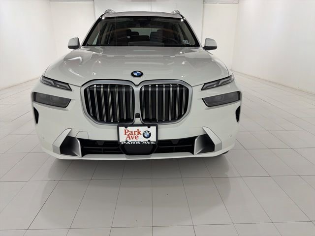 Used 2025 BMW X7 xDrive40i w/ Parking Assistance Package image 8