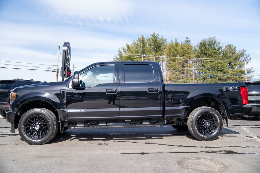 Used 2022 Ford F250 Lariat w/ Black Appearance Package image 3
