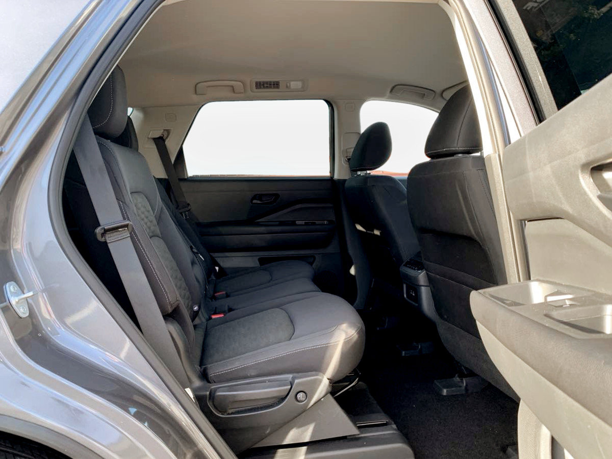 Used 2024 Nissan Pathfinder SV FWD image 19