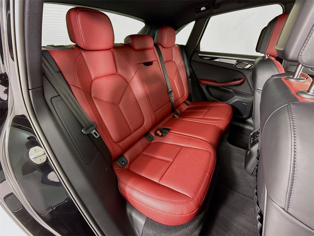 Used 2025 Porsche Macan image 29