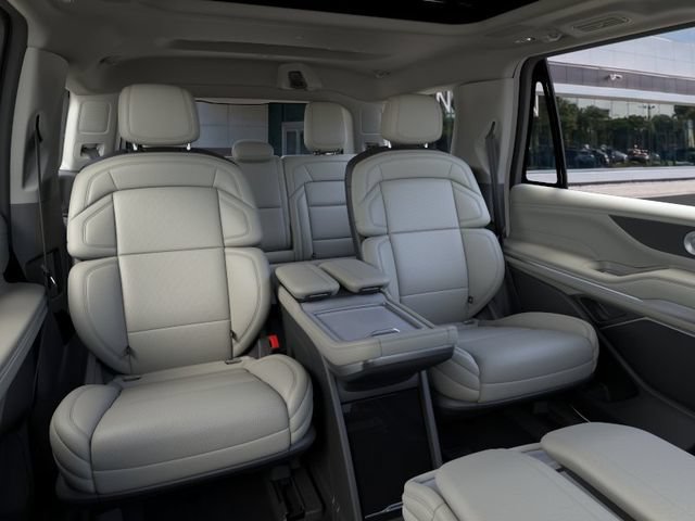 New 2026 Lincoln Navigator Reserve w/ Jet Appearance Package AWD/4WD image 11