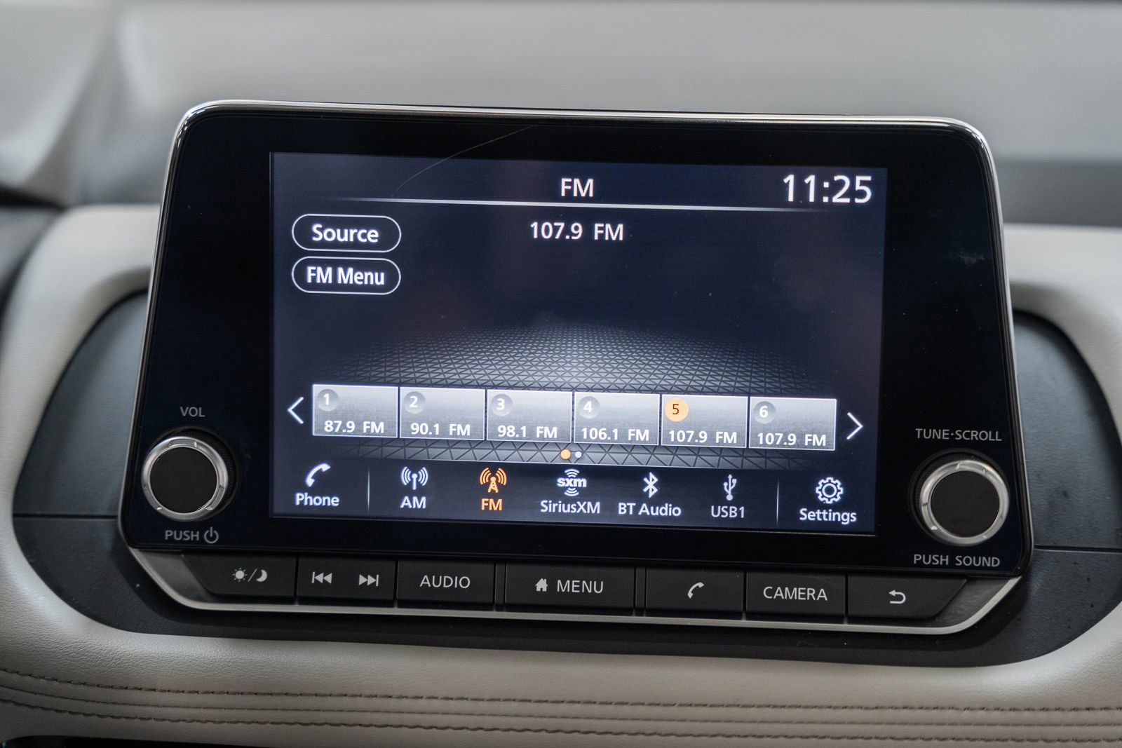 Used 2023 Nissan Rogue SL image 26