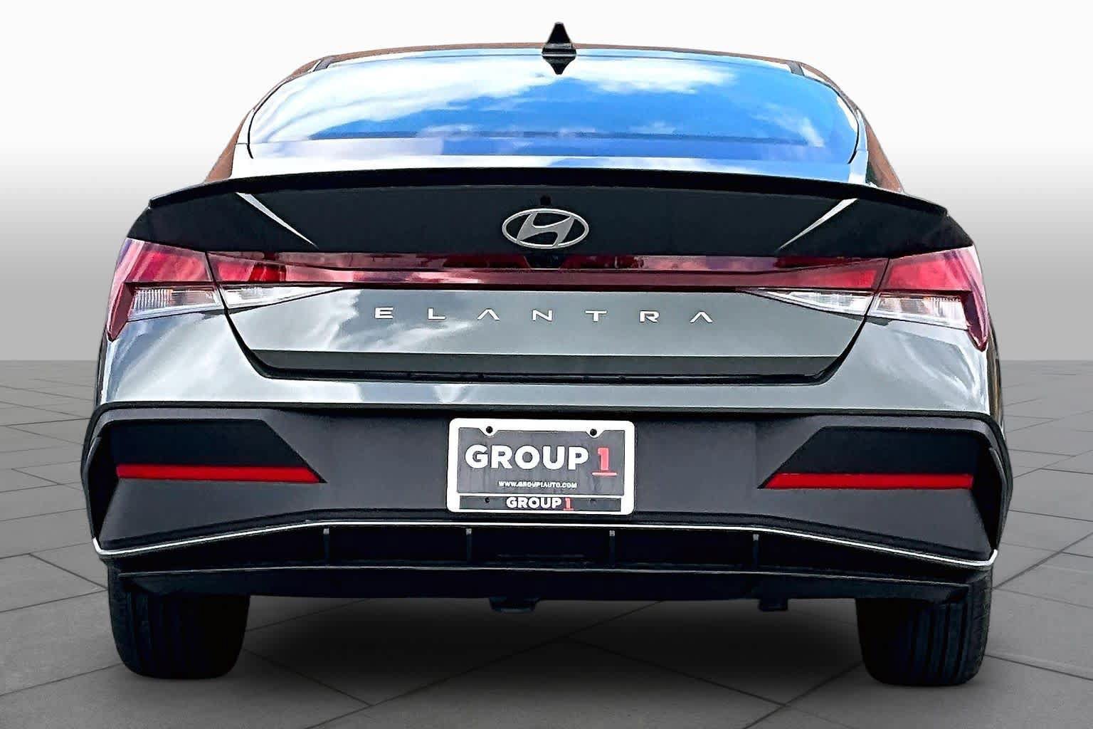 New 2026 Hyundai Elantra SEL Sport FWD image 4