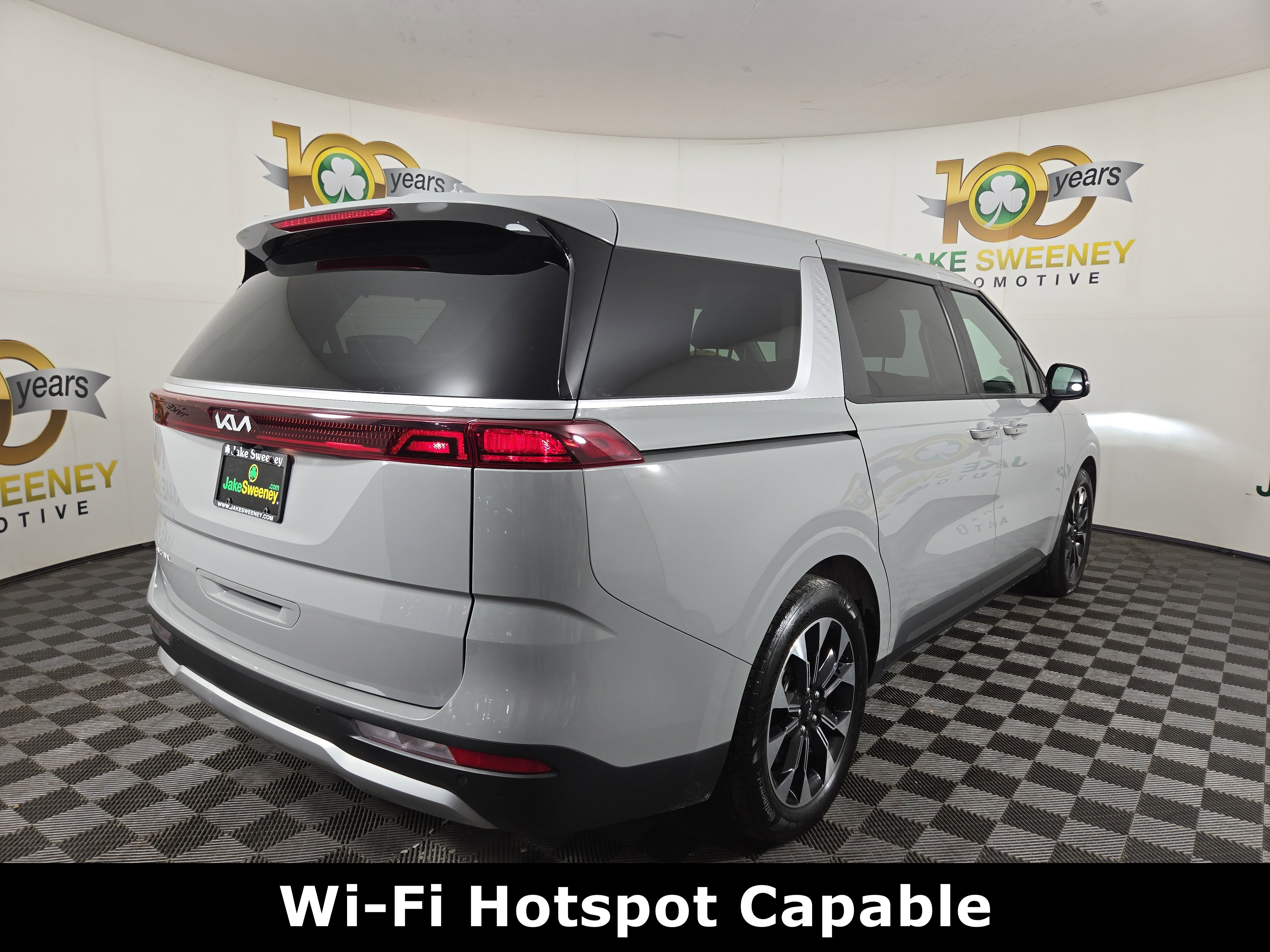 Used 2024 Kia Carnival EX image 10