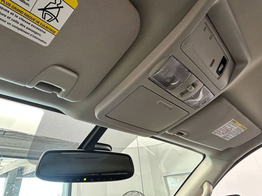 Used 2019 Nissan Titan SV w/ SV Convenience Package image 12