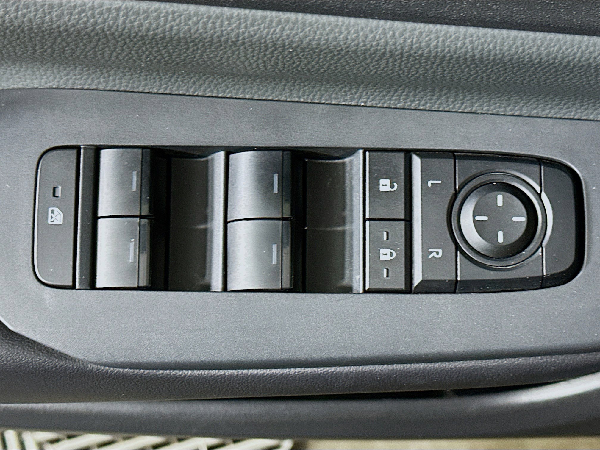 Used 2024 Toyota Prius LE image 15