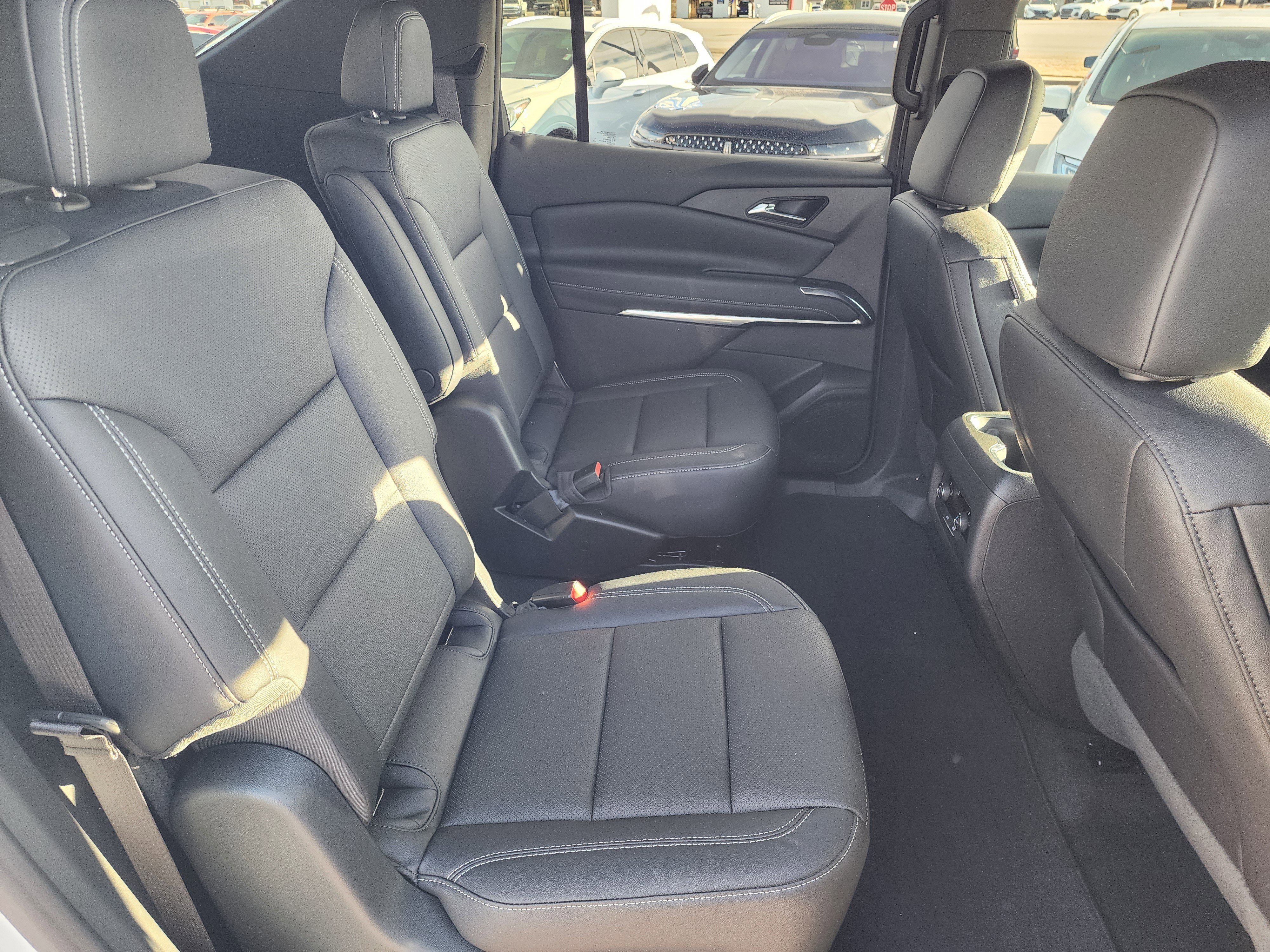 Used 2026 Chevrolet Traverse LT image 13
