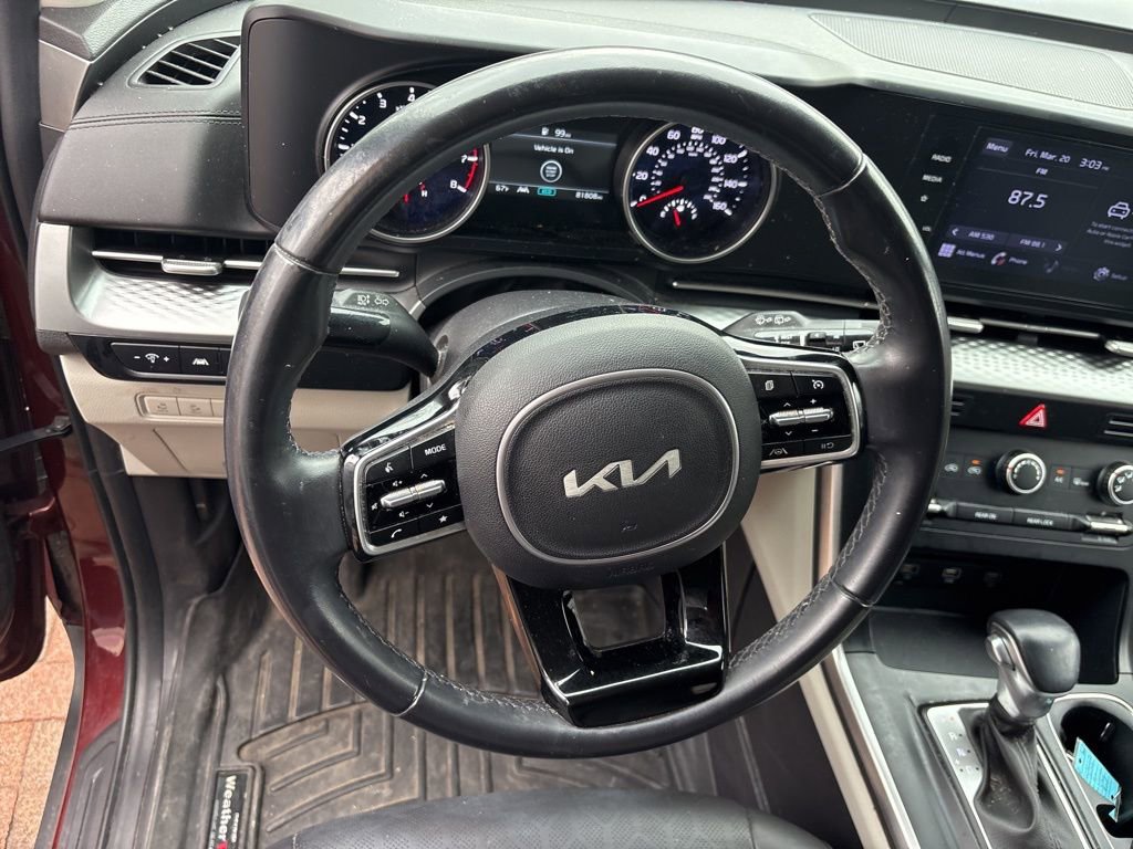 Used 2022 Kia Carnival LX image 15