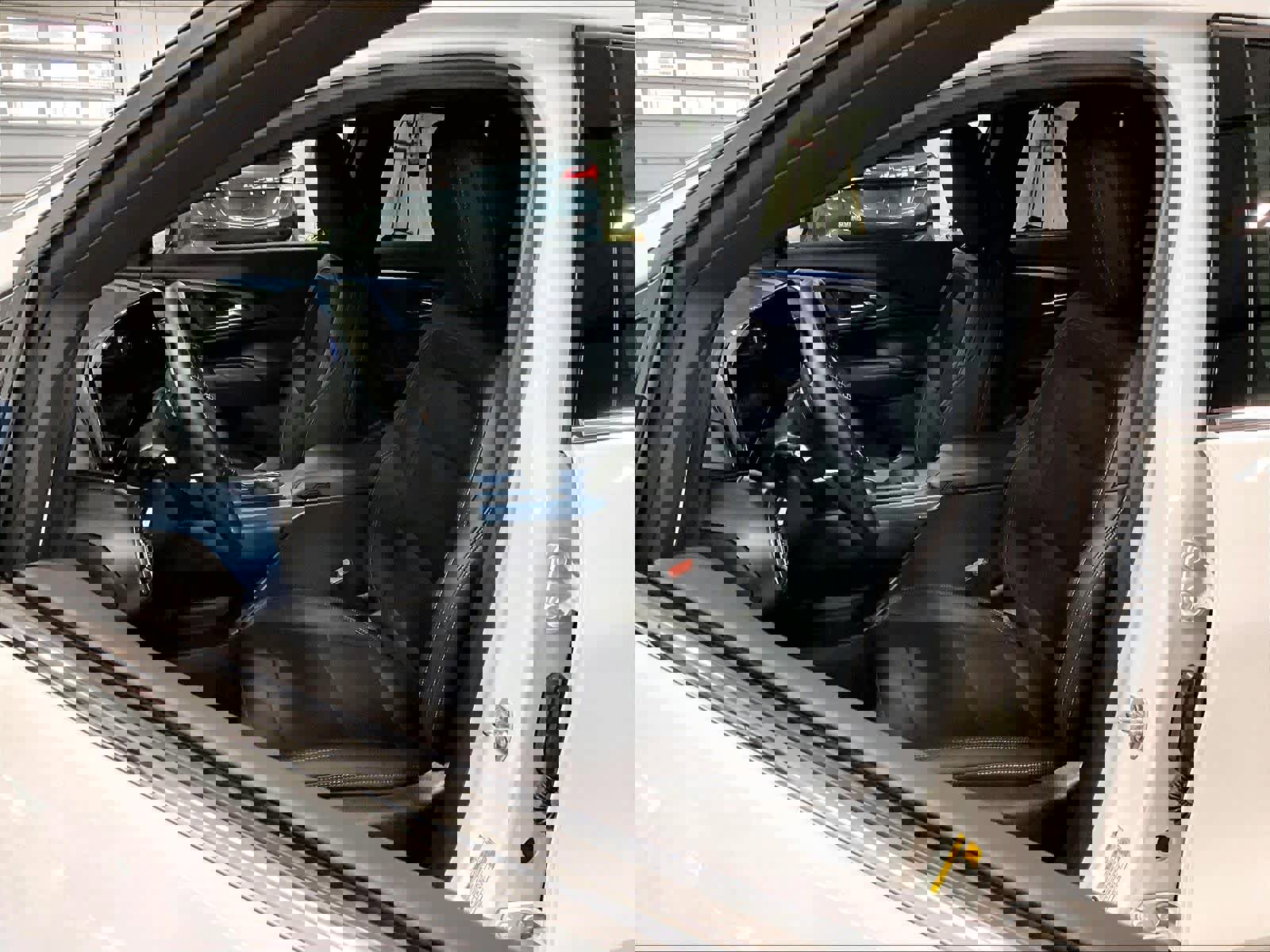 Used 2025 Chevrolet Equinox EV LT w/ Convenience Package image 10