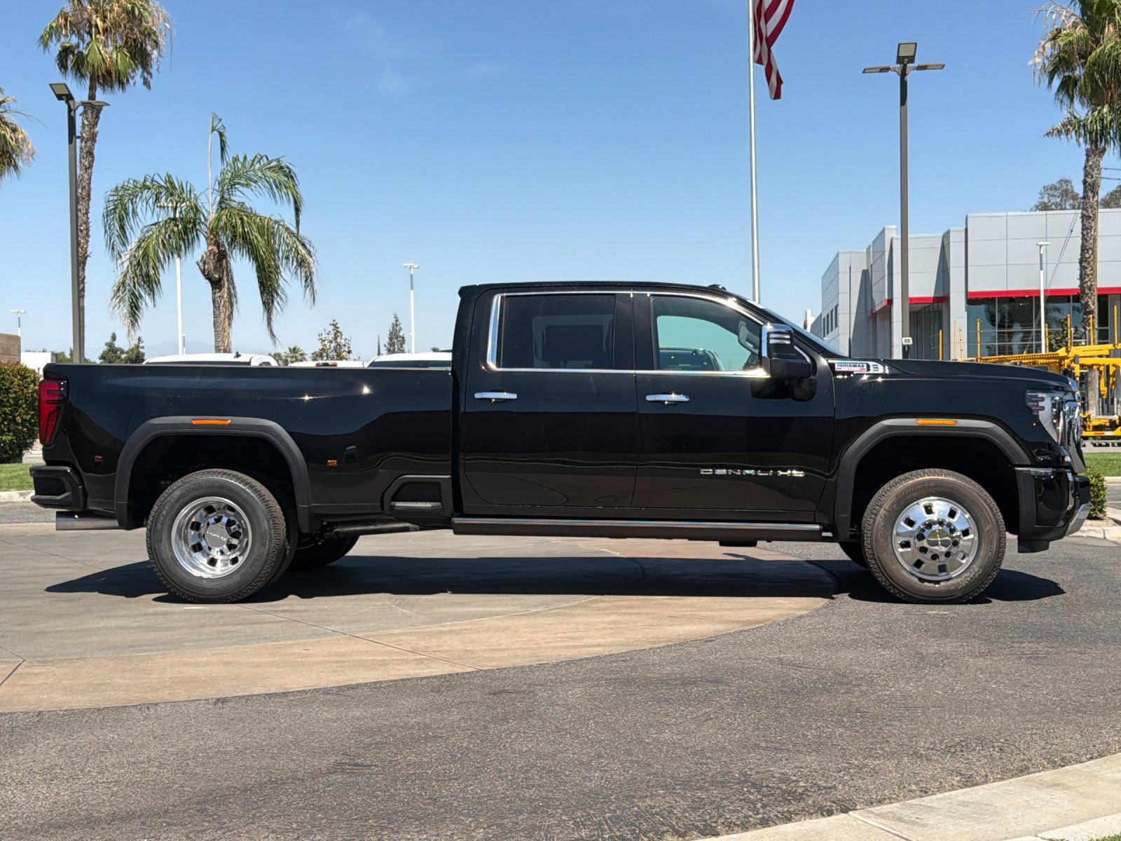 New 2026 GMC Sierra 3500 Denali w/ Denali Reserve Package AWD/4WD image 3