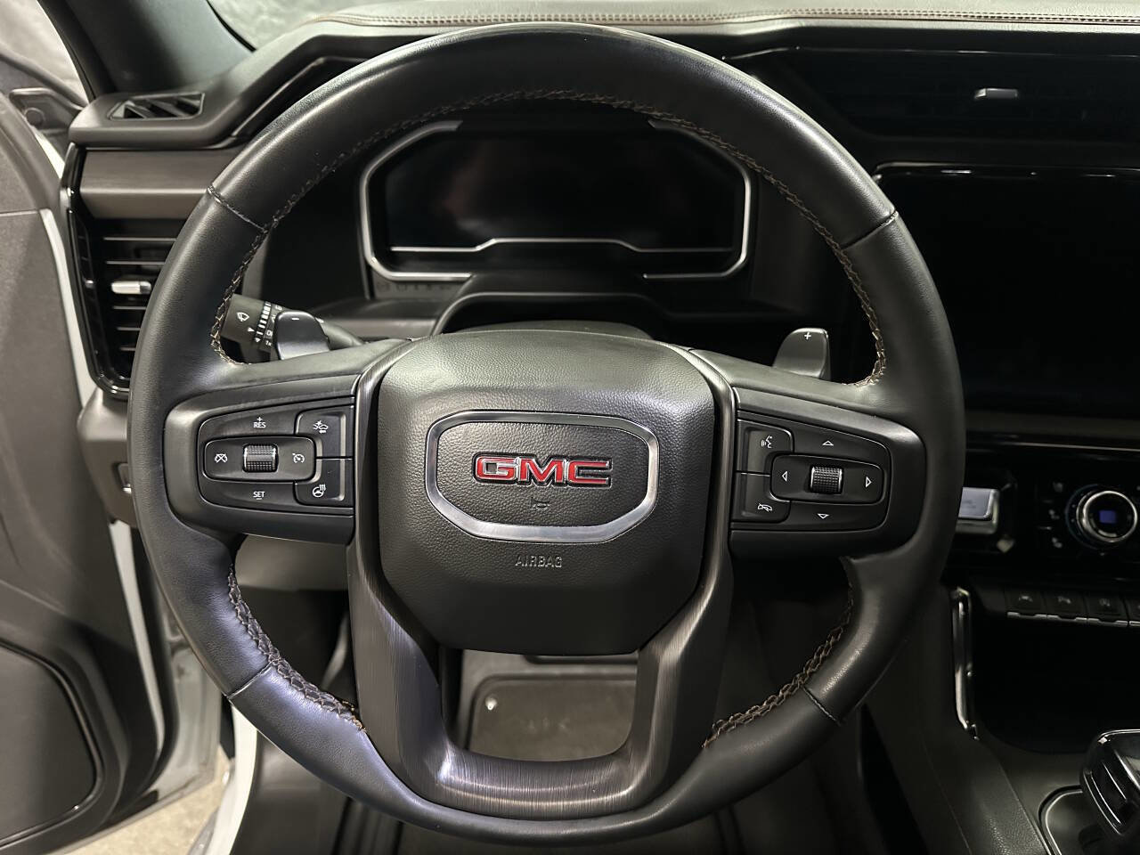 Used 2024 GMC Sierra 1500 AT4 w/ Technology Package image 19