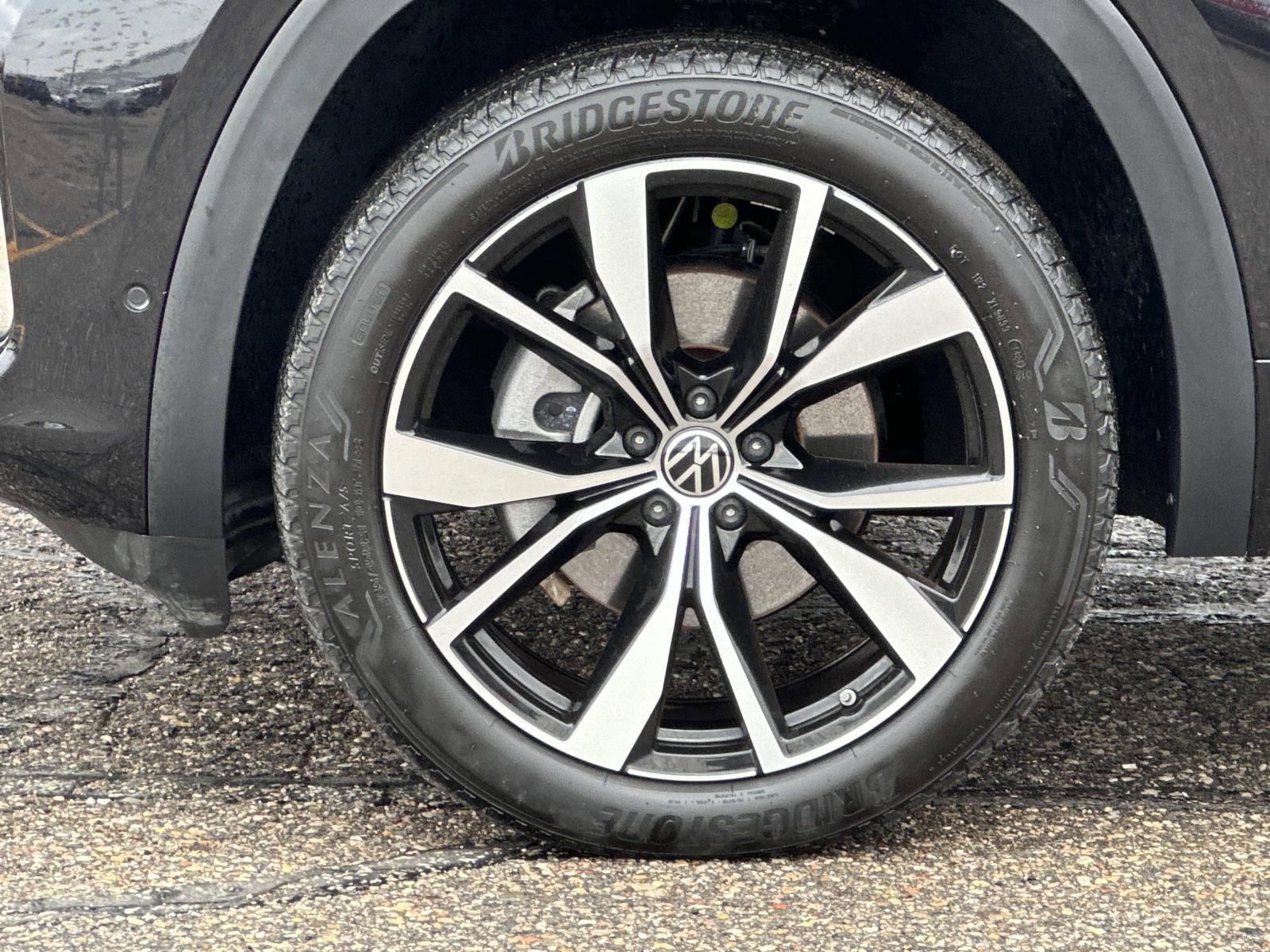 Used 2024 Volkswagen Atlas SEL Premium R-Line image 9