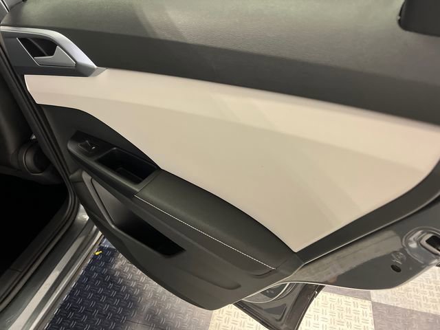 Certified 2025 Volkswagen Taos SE image 13